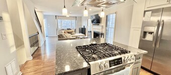 Modern & Charming 2-bedroom Home Minutes from Downtown!