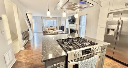 Modern & Charming 2-bedroom Home Minutes from Downtown!