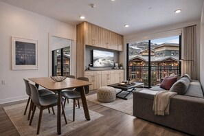 TV connectée, jeux vidéo, livres, espaces bureaux