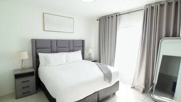 Apartamento superluxo, vista para a cidade | 2 quartos, cortinas blackout, ferros/tábuas de passar roupa
