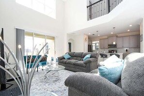 TV - Champions Gate Gem – Pool, Spa, Near Parks (Davenport)