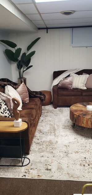 Living area - Cozy Fully Furnished 2 Bedroom Unit (District Heights)