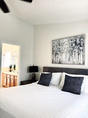 3 室のベッドルーム、アイロン / アイロン台、WiFi (無料)、ベッドシーツ