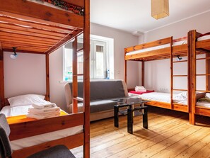 Tabla de planchar con plancha, wifi y ropa de cama 