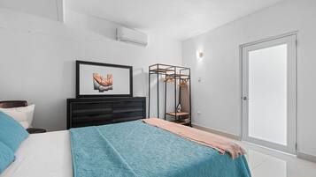4 habitaciones, tabla de planchar con plancha, wifi y ropa de cama