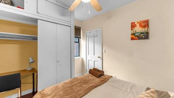 3 bedrooms, desk, iron/ironing board, travel crib