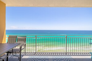Property grounds - Splash 1405W Oceanfront Retreat! Free Beach Service & Wifi - Newly Renovated! (Panama City Beach)