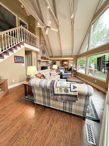 Charming 4-bedroom house in the heart of Smith Lake in Crane Hill