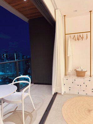 Outdoor dining - Yoruba Studio -Salvador (Vitória Salvador)