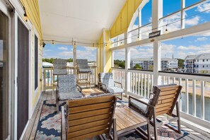 Property grounds - Spacious 3BR Condo: Pool, Gym & 5-Min Beach Drive (Kill Devil Hills)