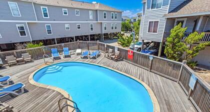Sealoft Village Retreat – Pool & Beach Access