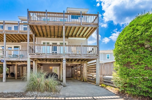 Sealoft Village Retreat – Pool & Beach Access