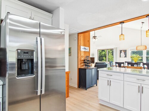 3041 The Beach House*Easy 0.2 mile walk to beach