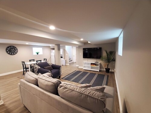 Charming 1-bedroom apartment in brilliant Berwyn with AC, WiFi