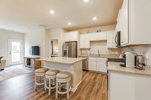 Fridge, microwave, dishwasher, coffee/tea maker