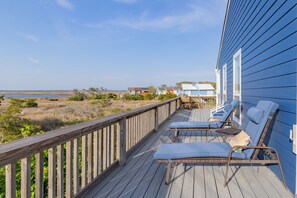 Terrace/patio - Beach Walk, Stunning Views, Deck, & Beach Toys (North Topsail Beach)