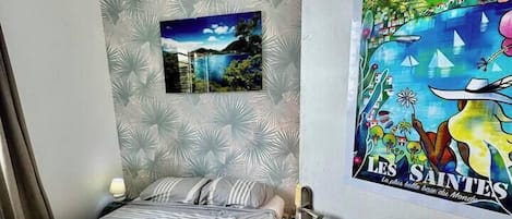 Iron/ironing board, WiFi, bed sheets