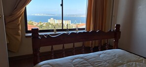 9 bedrooms, WiFi, bed sheets