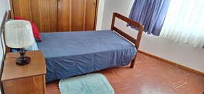 9 bedrooms, WiFi, bed sheets
