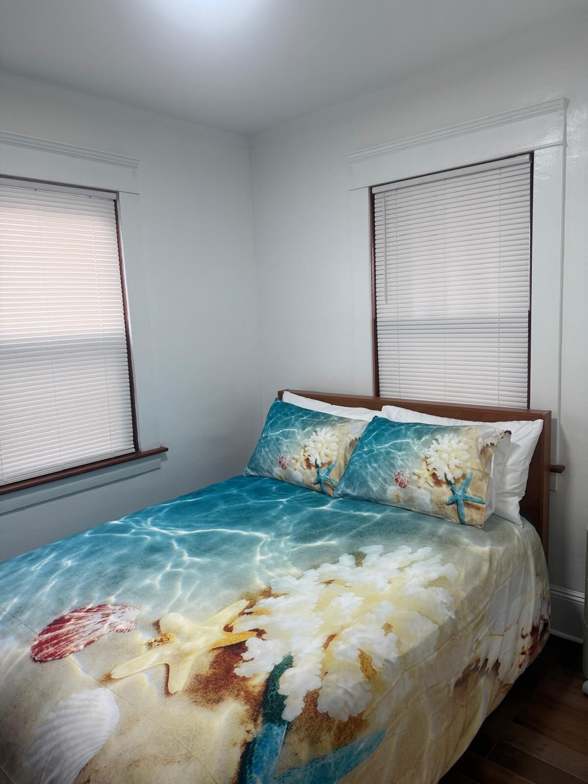 5 Schlafzimmer, Schreibtisch, Bügeleisen/Bügelbrett, kostenloses WLAN