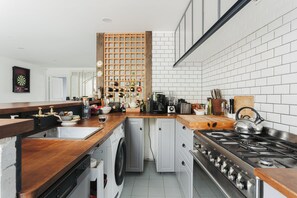 Fridge, microwave, dishwasher, coffee/tea maker