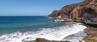 Vacation 'S Q Playa De Sardina' with Mountain View, Shared Pool and Wi-Fi