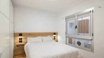 2 slaapkamers, een strijkplank/strijkijzer, gratis wifi, beddengoed