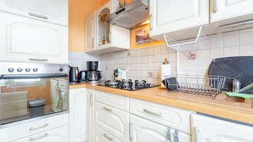 Réfrigérateur, micro-ondes, cafetière/bouilloire