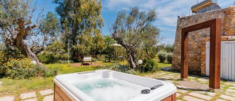 Bain à remous extérieur