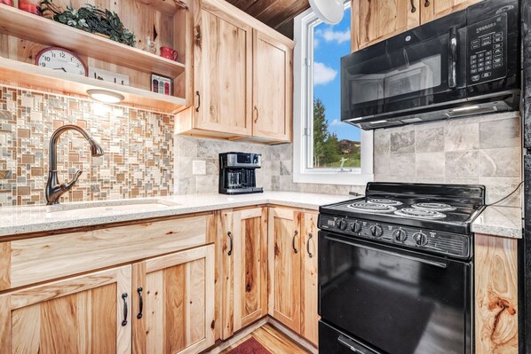 Refrigerador, microondas, horno, placa de cocina