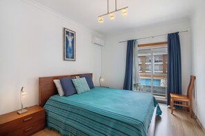 2 slaapkamers, een strijkplank/strijkijzer, gratis wifi, beddengoed