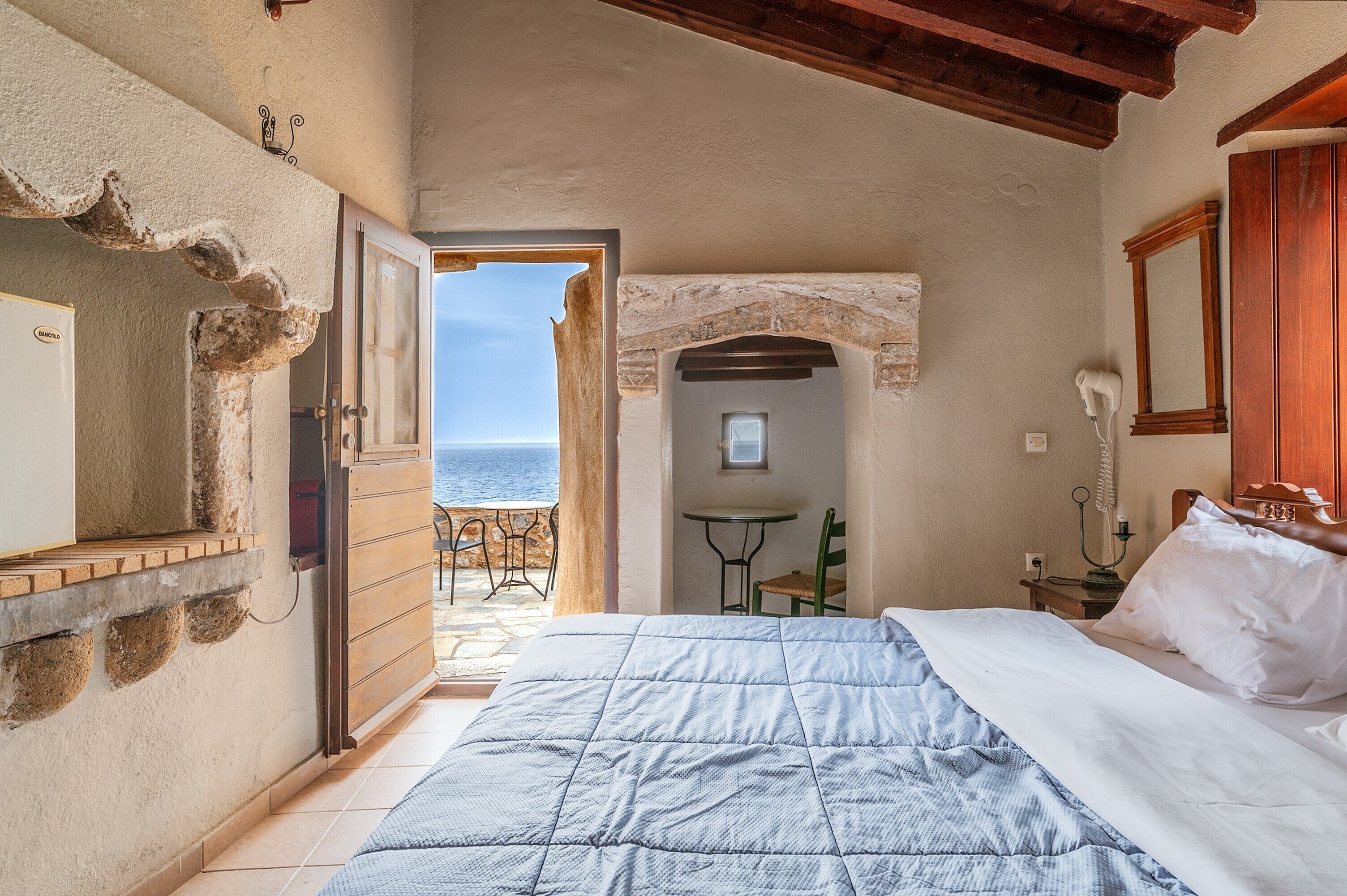 5 室のベッドルーム、WiFi (無料)、ベッドシーツ