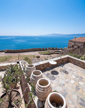 Terrace/patio. Guest House 'Goulas' with Sea View, Wi-Fi and Air Conditioning