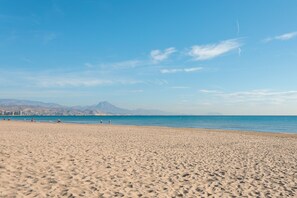 Una spiaggia nelle vicinanze