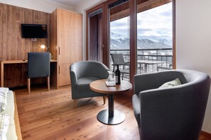 TV - Room 'Ortlersuite Zi 4' with Mountain View, Shared Garden and Balcony (Schluderns)