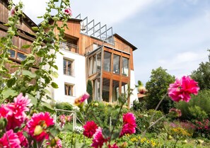 Exterior - Room 'Ortlersuite Zi 4' with Mountain View, Shared Garden and Balcony (Schluderns)