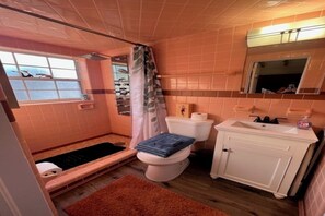 Bruser, hårtørrer, håndklæder, Sæbe