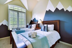 6 bedrooms, desk, iron/ironing board, travel cot -  BigBoulder TwnHome for 14, Ski/Tube just 1/4mile!! (Lake Harmony)