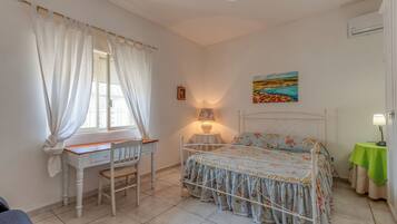 2 bedrooms, iron/ironing board