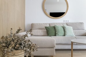 TV - Holiday Home 'La Casita De Álvaro' with Private Pool, Wi-Fi and Air Conditioning (Conil de la Frontera)