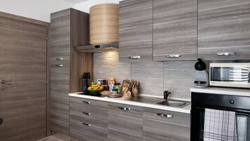 Dishwasher, coffee/tea maker