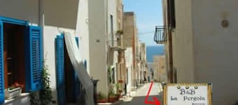 Apartment 'Marettimo Con Vista Giardino' with Private Garden, Wi-Fi and Air Conditioning