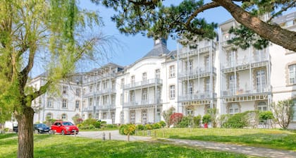 Ferienwohnung 'Piscine Et Plage 4p 2ét' mit Gemeinschaftspool und Balkon