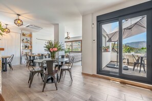 Dining - Room 'La Boheme 7' with Mountain View, Wi-Fi and Air Conditioning (Murchas)