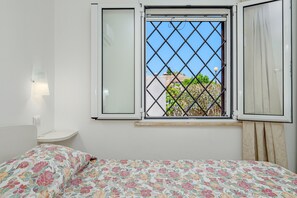 2 bedrooms, iron/ironing board, free WiFi