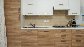 Kühlschrank, Ofen, Herdplatte, Geschirrspüler