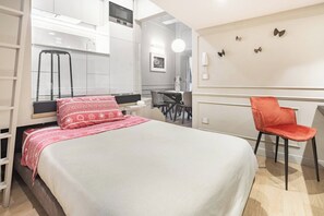 Iron/ironing board, free WiFi, bed sheets - Studio 'Pitti Urban' with Wi-Fi and Air Conditioning (Firenze)