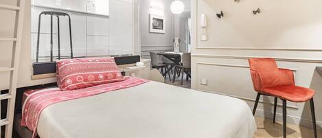 Iron/ironing board, free WiFi, bed sheets