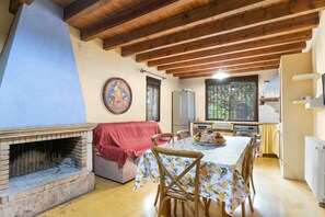 Dining - Country House 'La Carrasca' with Private Pool, Private Terrace and Wi-Fi (Catral)