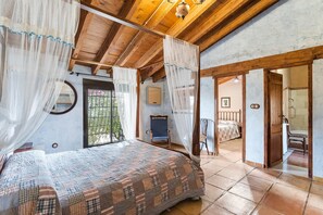 10 bedrooms, iron/ironing board, free WiFi, bed sheets - Country House 'La Carrasca' with Private Pool, Private Terrace and Wi-Fi (Catral)
